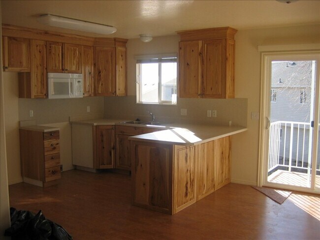 Building Photo - 2733 S Bluff Rd