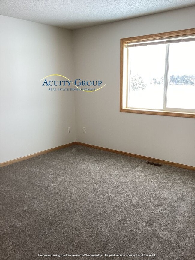 Building Photo - 3BR, 3BA Three Level Split in Zimmerman