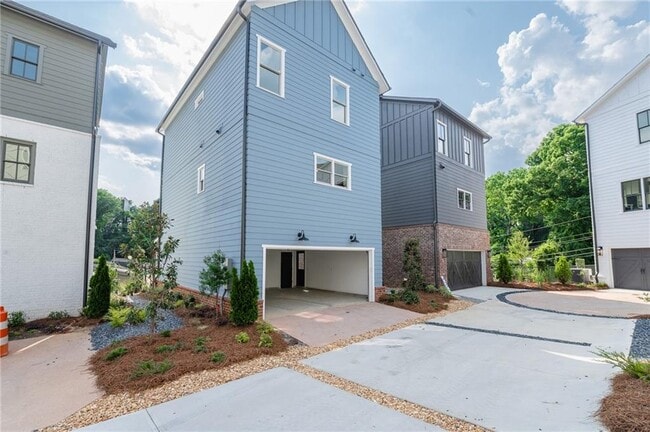 Building Photo - 3272 Stillwood Dr