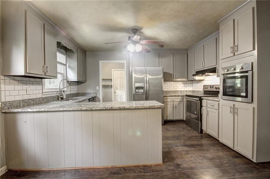 Building Photo - 2450 Horseshoe Bend Rd