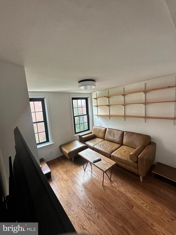 Building Photo - 410 S Alder St
