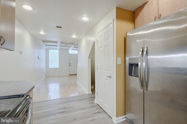 Building Photo - 1018 Booth St