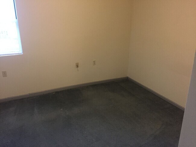 Building Photo - 1605 Hinkson Ave