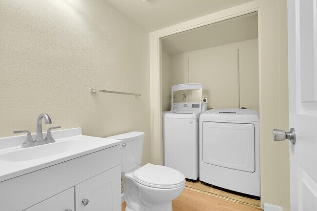Building Photo - $1,795.00 - 2 Bedrooms, 1.5 Bathrooms, Sin...