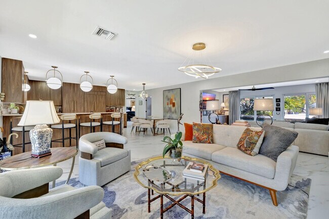 Building Photo - 1981 Coral Gardens Dr