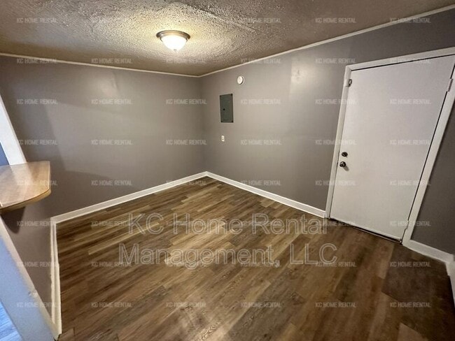 Building Photo - 8601 E 110th St
