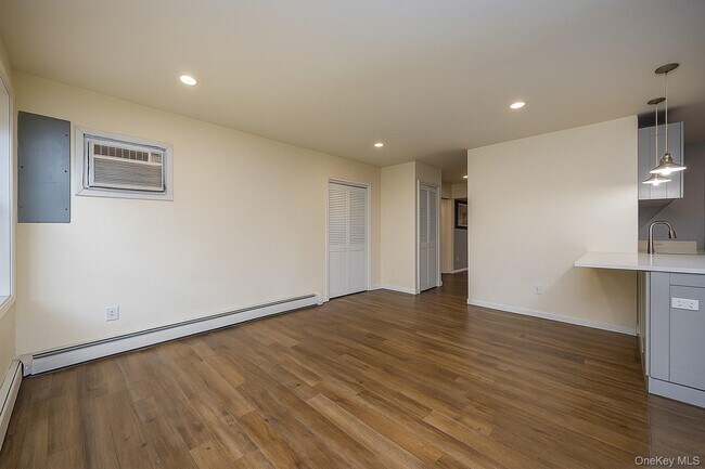 Building Photo - 102 Blauvelt Ave