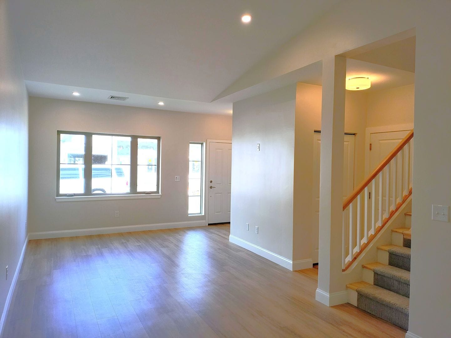 Building Photo - 34-34 W Valley Cir