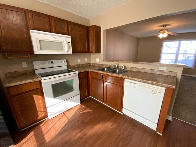 Building Photo - 2 BR 2.5 BA Townhouse Cornerstone Village