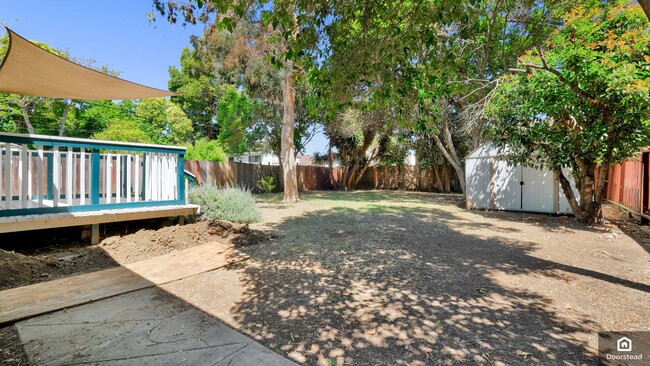 Building Photo - 518 Yuba St