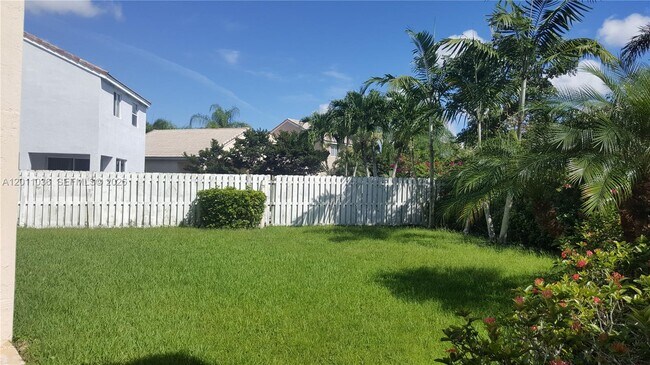 Building Photo - 897 Briar Ridge Rd