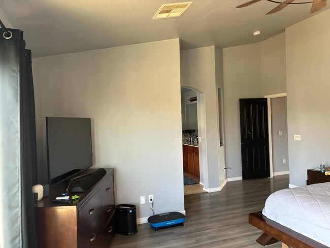 Building Photo - 9226 N 182nd Dr