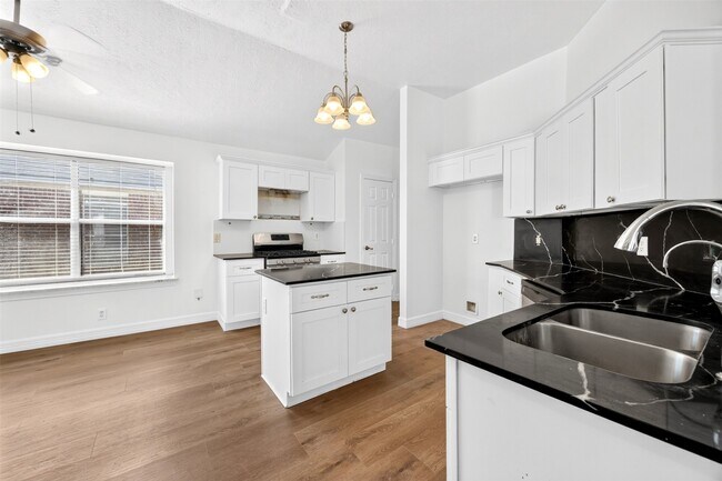 Building Photo - 15307 Flemington Ave