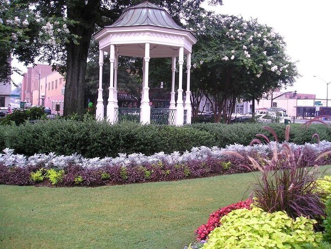 Building Photo - 440 Millsap Wy