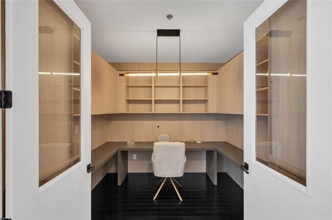 Building Photo - 2233 Peachtree Rd NE