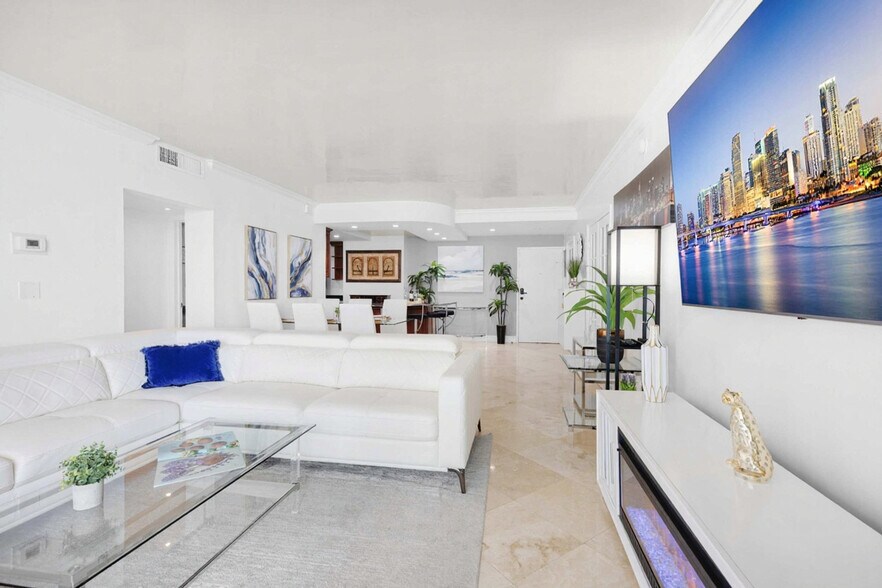 Building Photo - 4001 S Ocean Dr