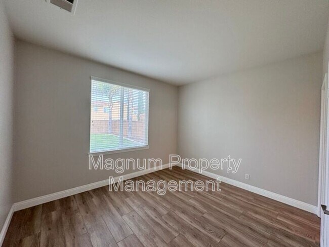Building Photo - 34333 Northhaven Dr