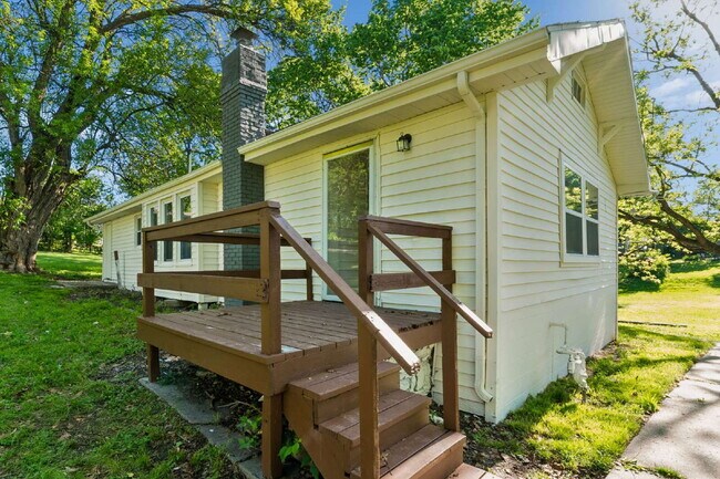 Building Photo - Charming 2-Bedroom Haven in Kansas City Northland!