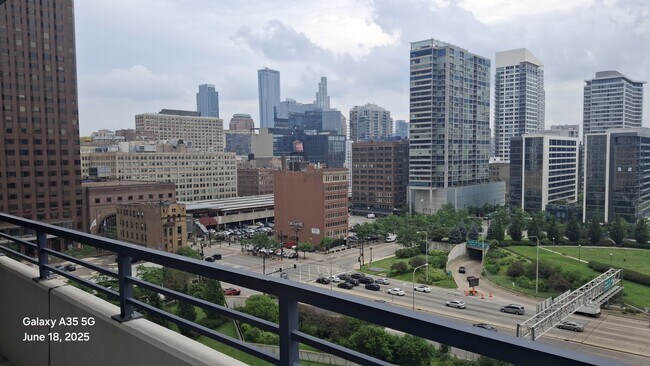 Building Photo - 235 W Van Buren St