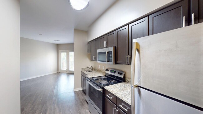 Building Photo - Studio Apartment in Melrose Heights- Close...