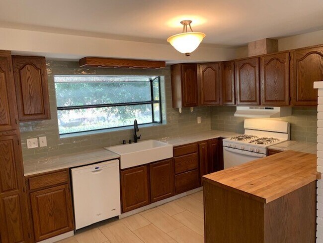 Building Photo - 7725 W Zayante Rd