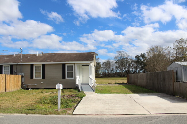 Building Photo - 1911 Ricouard Rd