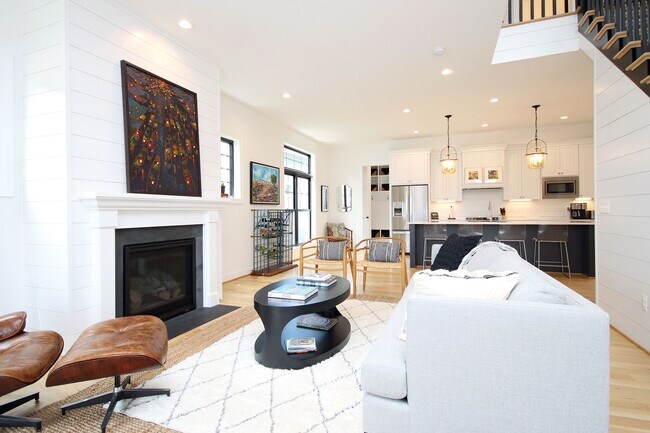 Building Photo - Beautiful, Custom-Built Pet-Friendly Lochlyn Hill Home