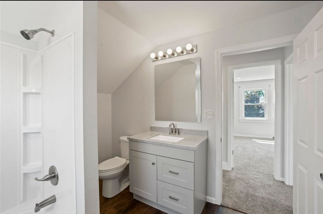 Building Photo - $1350 | 3 Bedroom 2 Bath | Fenced in backyard | Central A/C | Pet Friendly