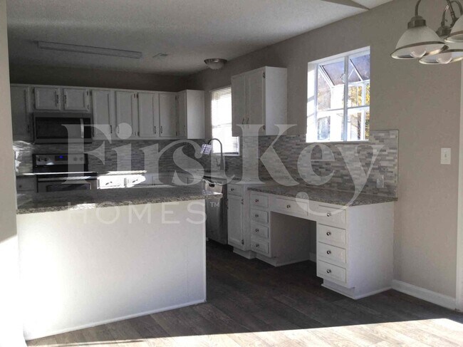 Building Photo - 5800 Old Meadow Rd