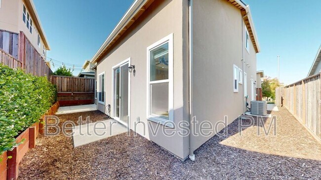 Building Photo - 1807 Palisades Dr