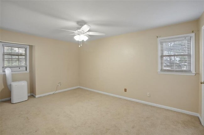 Building Photo - 461 Village Green Ct SW