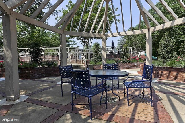 Building Photo - 7500 Woodmont Ave