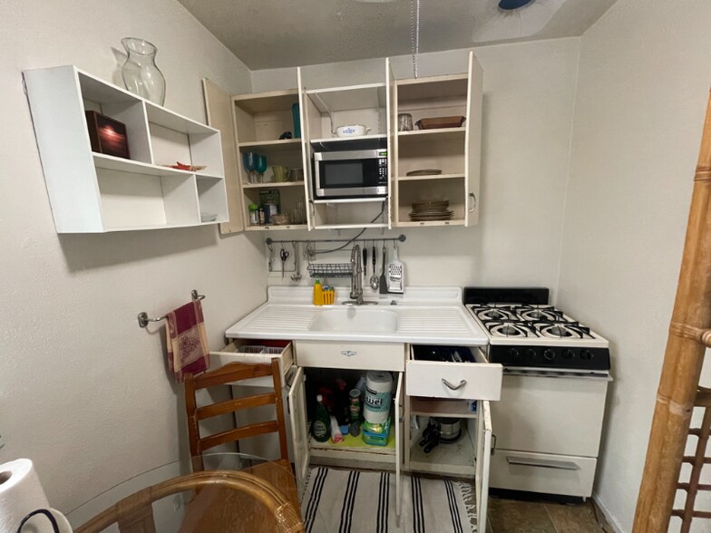 Building Photo - 747 San Fernando Pl