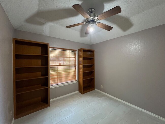 Building Photo - Winfield Subdivision