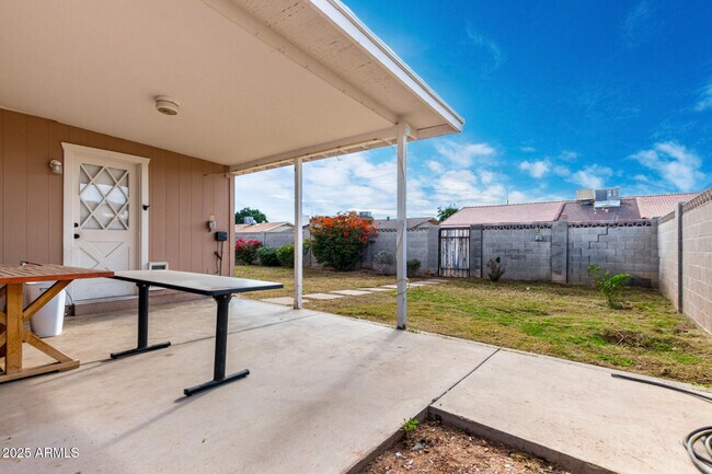 Building Photo - 1341 W Shannon St