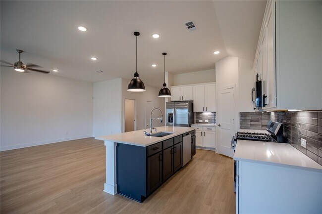 Building Photo - 8622 Sun Coral Dr