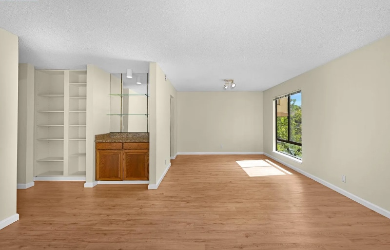 Building Photo - 202 N Civic Dr