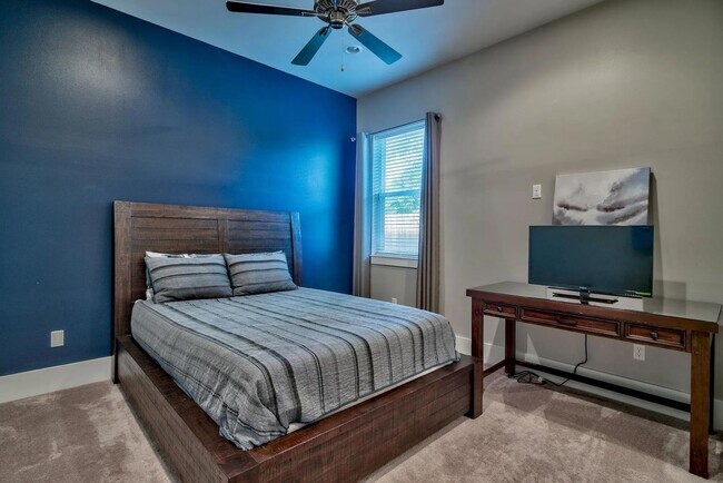 Building Photo - Spacious 4-Bedroom Home for Long-Term Leas...