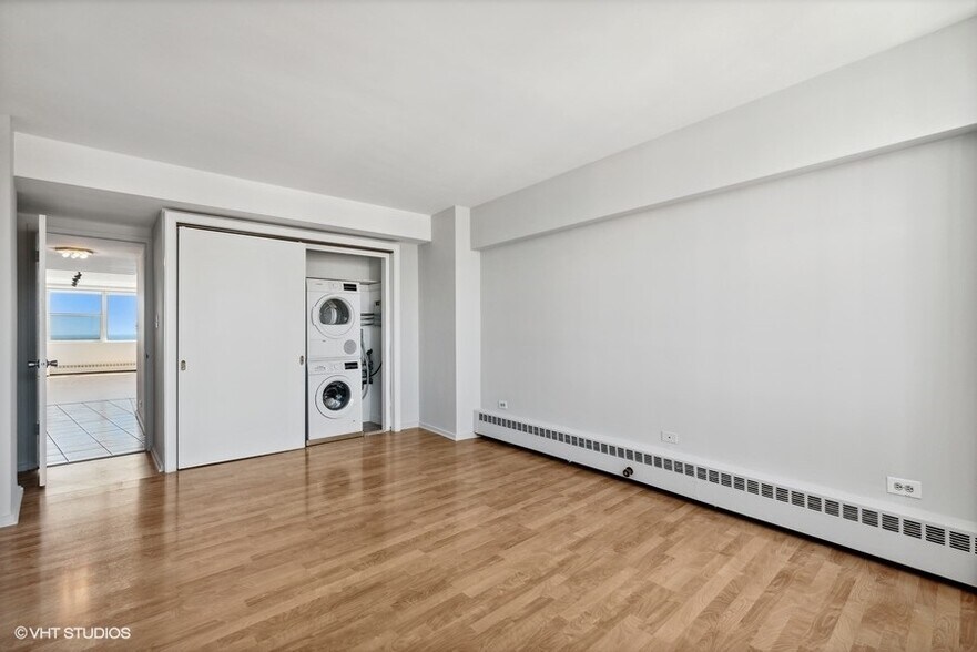 Building Photo - 1150 N Lake Shore Dr