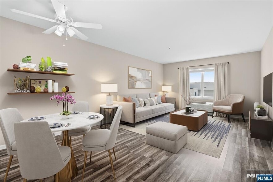 Primary Photo - 905 River Rd