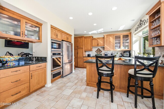 Building Photo - 2670 Grandoaks Dr