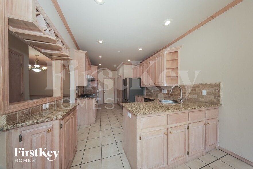 Building Photo - 1216 Pine Valley