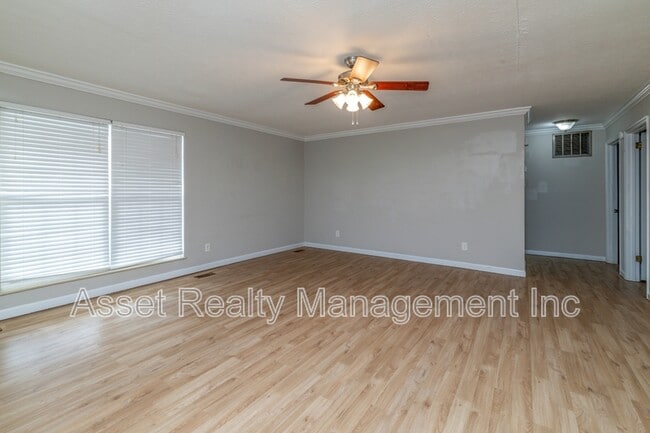 Building Photo - 11719 S Williamsburg Dr