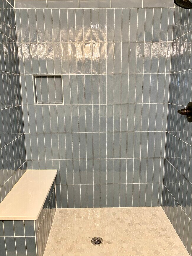 Building Photo - 1001 Thomas Ave