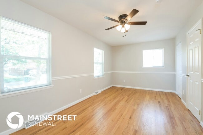 Building Photo - 165 Iris St