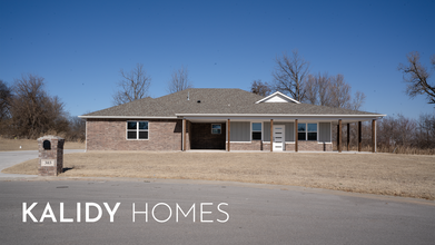 Building Photo - 303 Kirks Holw