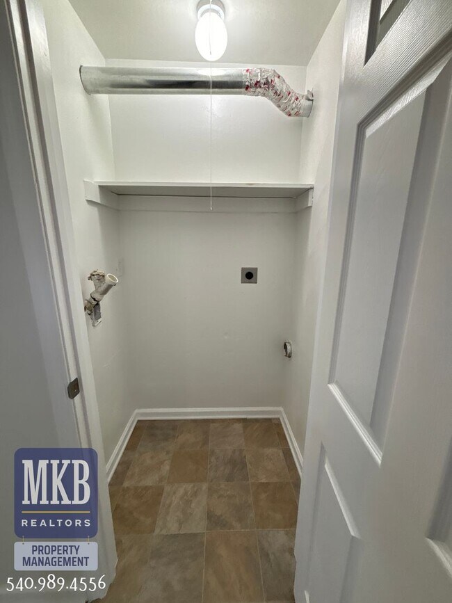 Building Photo - Ruddell Road Triplex