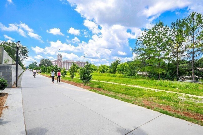 Building Photo - 620 Glen Iris Dr NE