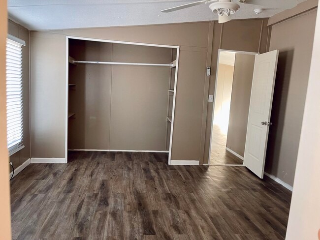 Building Photo - 301 Vida Bonita Wy