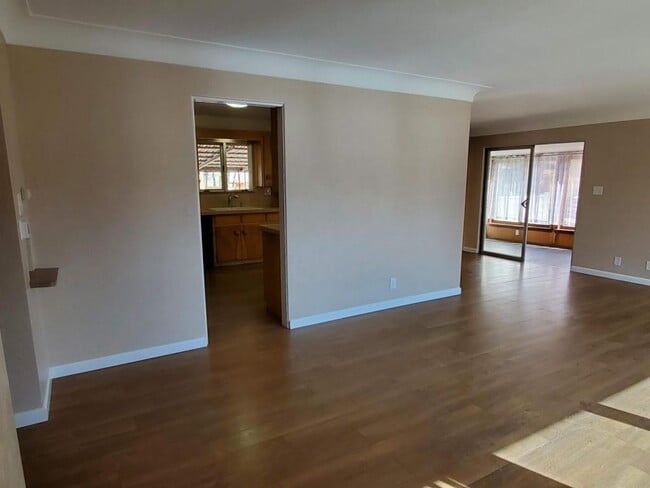 Building Photo - 128 Yale Pl
